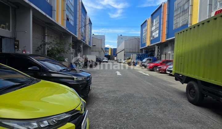 Gudang Gandeng Duta Indah Iconic - Tangerang, Lokasi Strategis.