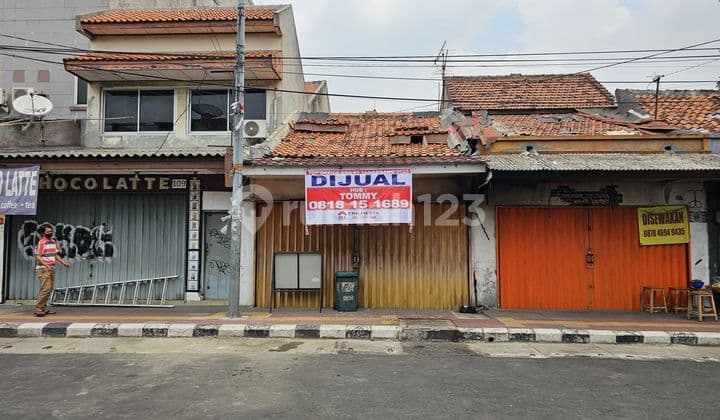 For sale very cheap strategic house in Old Market, Tangerang.
