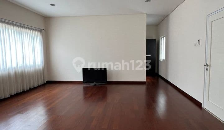 Disewa Rumah Pik Crown Golf Uk 240M² Sangat Rapi At Jakarta Utara