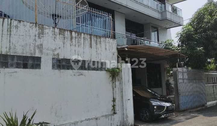 Strategic House in Mangga Besar Near West Jakarta City