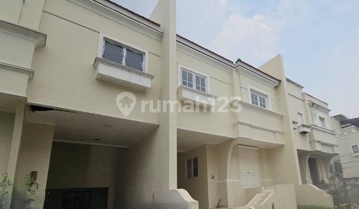 Rumah Dalam Komplek Camden House Dekat Intercon Kebon Jeruk Jakarta Barat