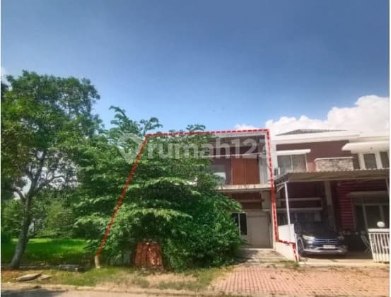 Rumah Trimaran Indah di Pantai Indah Kapuk, Jakarta Utara