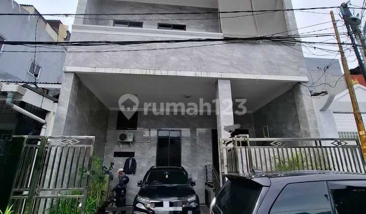 Fast Sale of a Full 3-Story House in Muara Karang, Penjaringan, North Jakarta