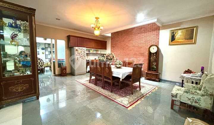 Rumah Hoek Kayu Putih