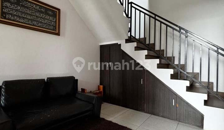 Rumah di Kampung Ambon Minimalis Depan Taman