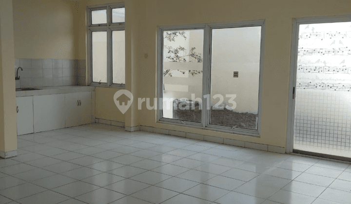 Rumah 2 Lantai di Kayu Putih