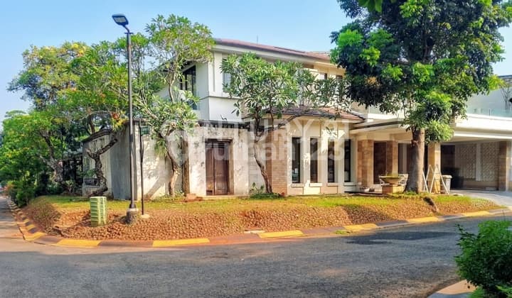 Rumah Mewah Posisi Hook Dg Swimming Pool Dalam Cluster Menteng