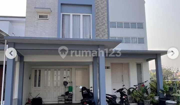 RUMAH CANTIK DI THE ICON BSD 3 LANTAI RAPIH SIAP HUNI