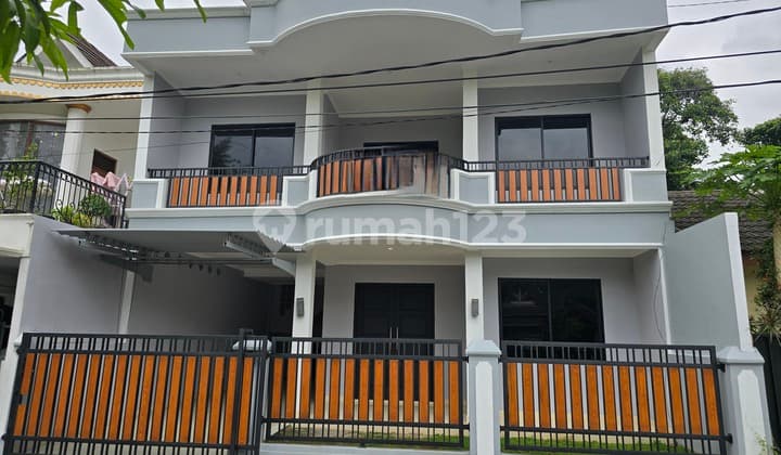 Rumah Baru Depan Taman Siap Huni Di Griya Loka Bsd