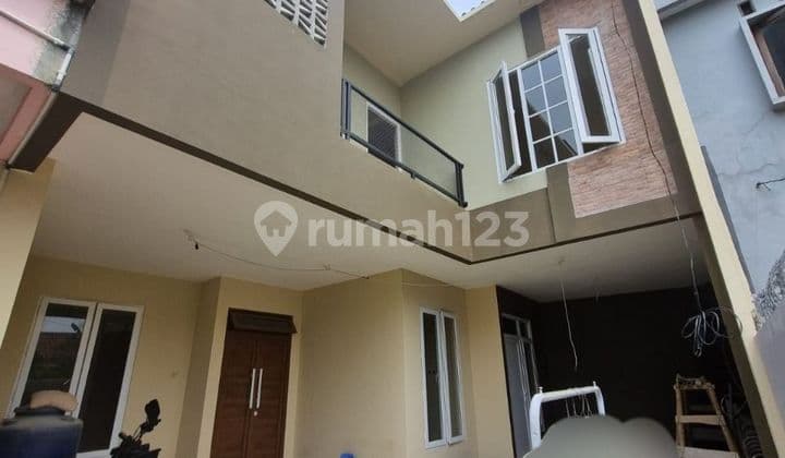 Rumah 2 Lantai Baru Shm Dekat Stasiun Lenteng Agung Jakarta
