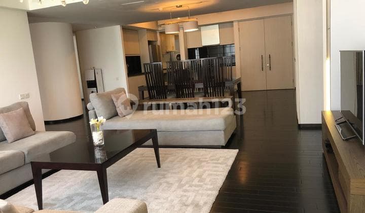 Tinggal di apartment Verde, healing setiap hari tengah kota , pet friendly.......