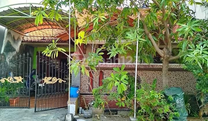 Rumah Lama Rungkut Asri Terawat Lokasi Strategis Dekat MERR