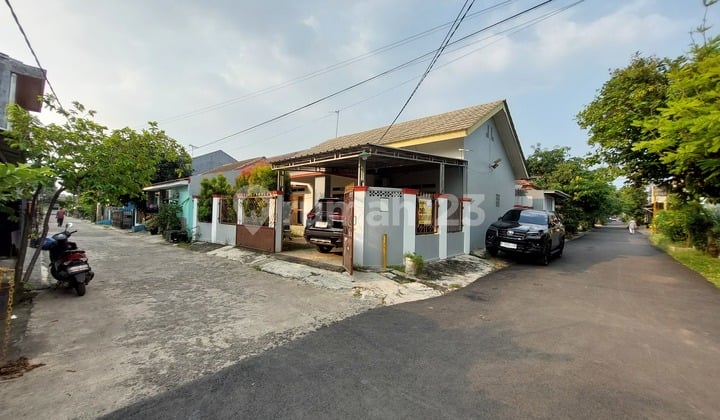 Rumah hoek 1 lantai siap huni, bebas banjir di perumahan Sukatani Permai, Tapos Depok