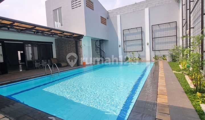 For Rent Spacious House In Kemang Kmgu070