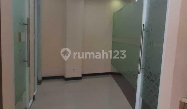 Dijual Office Lokasi Strategis Wolter Monginsidi Raya