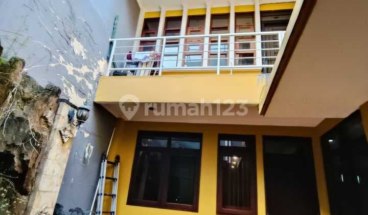 Rumah di Kota Baru Parahyangan Bandung Barat, 3 Lantai Semi Furnished