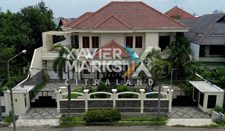 Luxurious Margorejo Indah House with Marble Floors