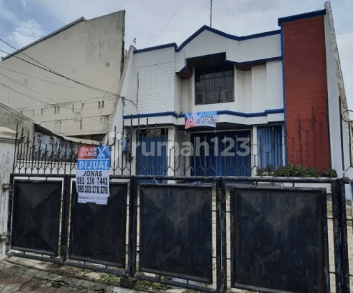 Veteran Street Building Gresik Strategic Commercial Area