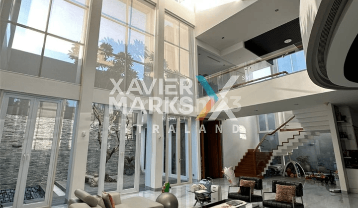 Rumah Mewah Ciamik Siap Huni di Graha Family