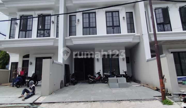 Dharmahusada Indah Utara Mewah American Style