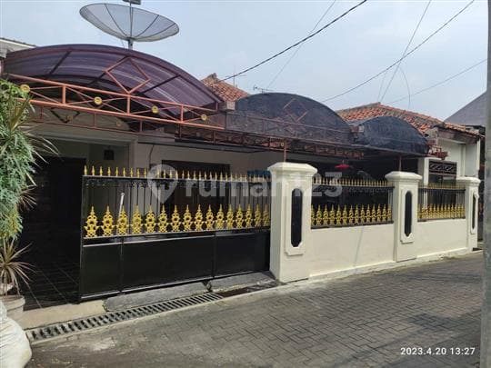 Rumah 2 LT terawat di batu ampar Condet jakarta timur
