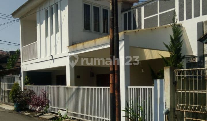 Rumah terawat dalam komplek DI CARINGIN CIBOLERANG BANDUNG