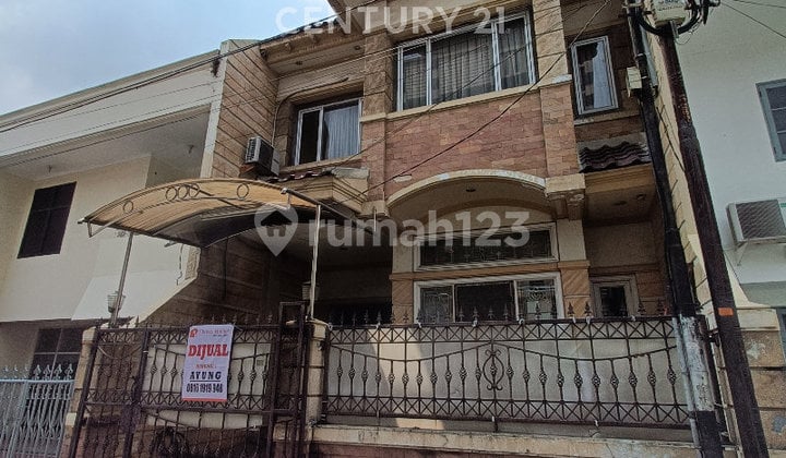 Strategic South Bandengan Complex House Near Toll Road