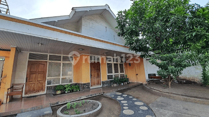 Jual Rumah Bagus di pusat kota Surabaya JL. Widodaren