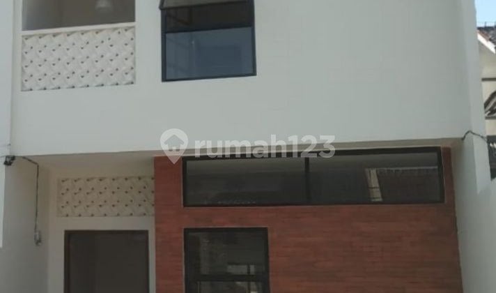 Rumah Bagus Minimalis Di Komplek Margahayu Raya