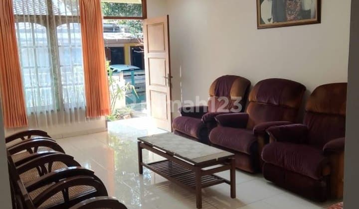 Rumah Terawat Luas 150 di Sayap Riau Martadinata