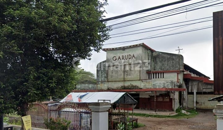 Business Premises Dr Sutomo Probolinggo, in Front of the Mayor's Office. Business Premises Dr Sutomo Probolinggo, in Front of the Mayor's Office.