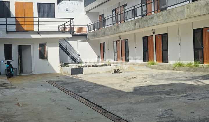 For Sale: House Suitable for Boarding House, Cafe, Office, Fully Furnished, Manyar Rejo