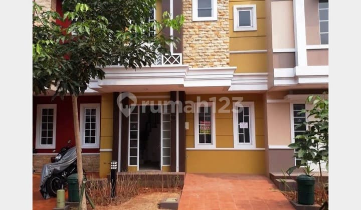For Sale: House in Malibu Village, Suitable for Families and Comfortable Environment