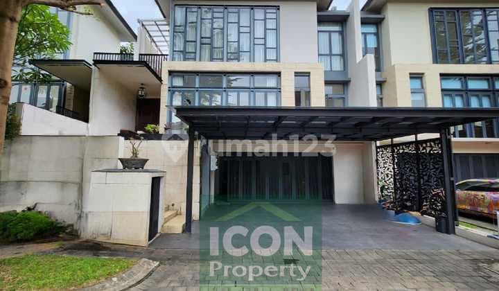 Rumah 3 Lantai Semi Furnished