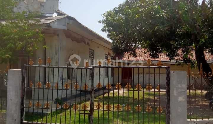 Rumah Klasik Bangunan Belanda Halaman Luas @Mekar Baru Tangerang