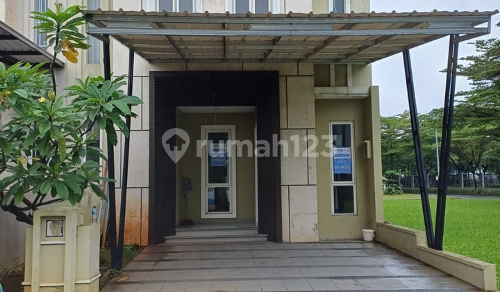 Rumah Modern 2 Lt, Bersih dan Rapi Siap Huni di Sutera Leora