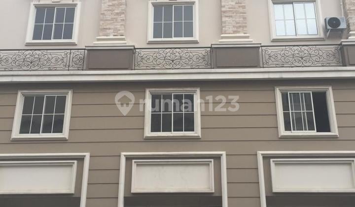 Green Lake City CBD shophouse facing inward