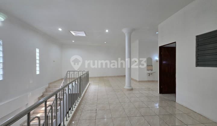 For Sale, Taman Sari, Main Road, Suitable for Warehouse, Boarding Houses, West Jakarta.