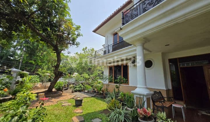 Rumah kayu putih hoek, bebas banjir, jln lebar, prk 8 Mobil, jaktim