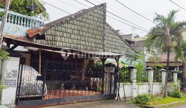 Rumah Pulomas Timur, dekat gereja, strategis, jakarta timur