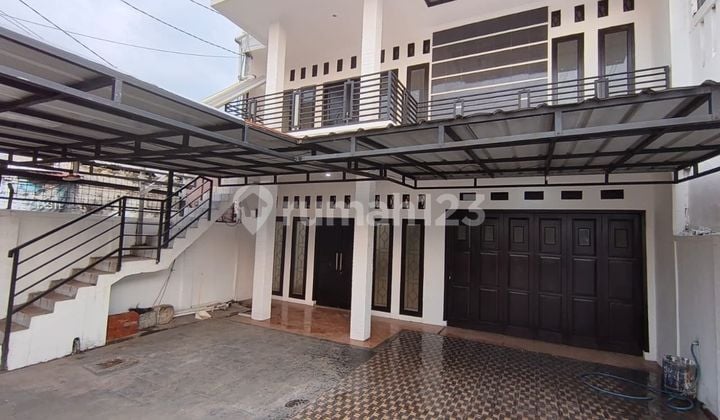 Dijual Rumah 2 Lantai Strategis di Logam-Buahbatu