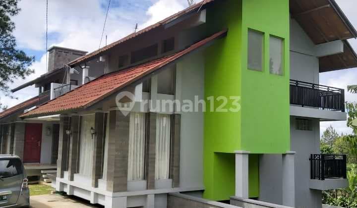 Dijual Villa 3 lantai di Istana Bunga Parongpong-Lembang