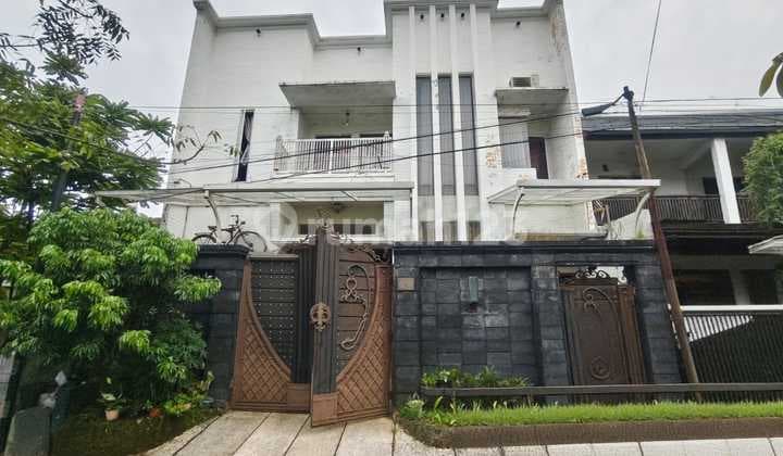 Dijual Rumah 2 lantai Lokasi Bagus Di Komplek Soreang Indah