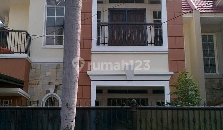 Rumah Citra 2 Ext, Jakarta Barat. Luas 190 M2