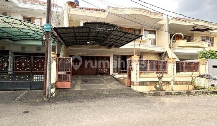 Rumah 2 Lantai di Area Pejaten Lokasi Strategis