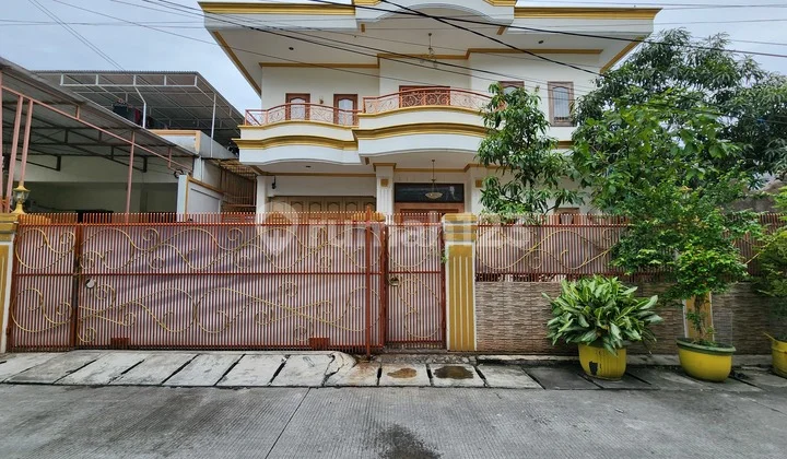 Rumah di Jelambar Barat SHM Bagus hadap Barat