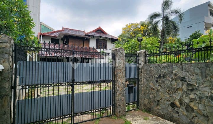 Rumah Hook Hitung Tanah Menteng Jakarta Pusat