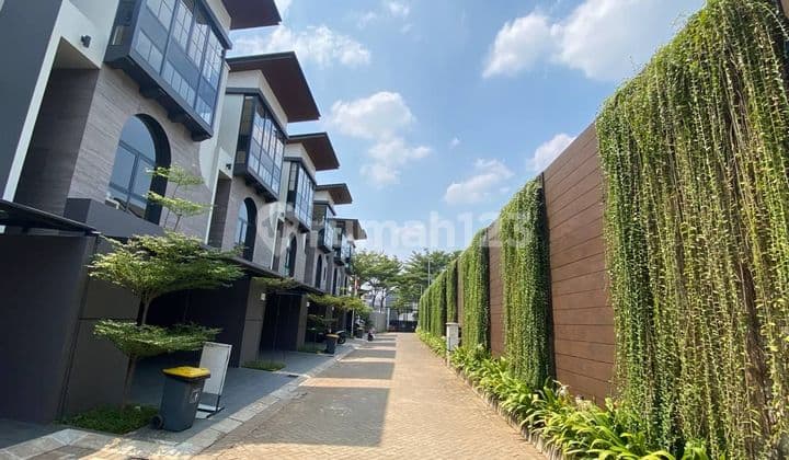 Rumah Townhouse 3 Lantai Di Tb Simatupang Jaksel Shm