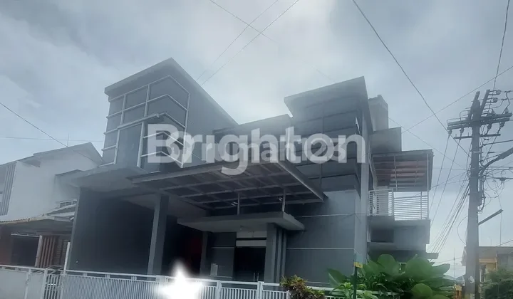 Strategic Residence 6 BR Near Suhat Malang Strategic Residence 6 BR Near Suhat Malang