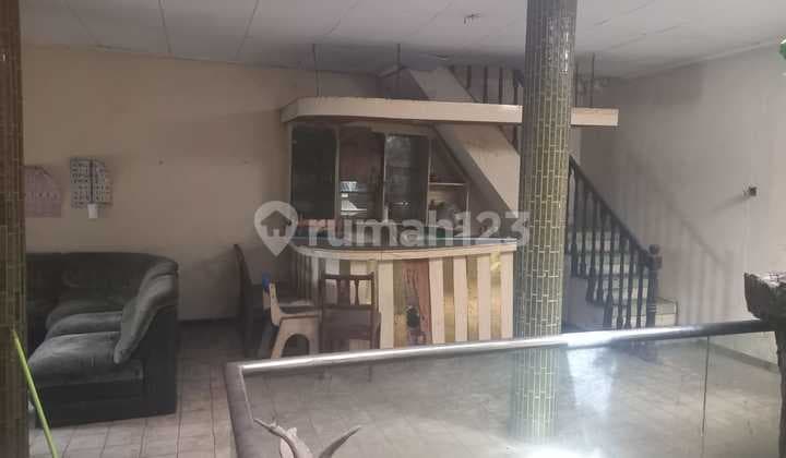 Rumah di Palmerah Dekat Stasiun